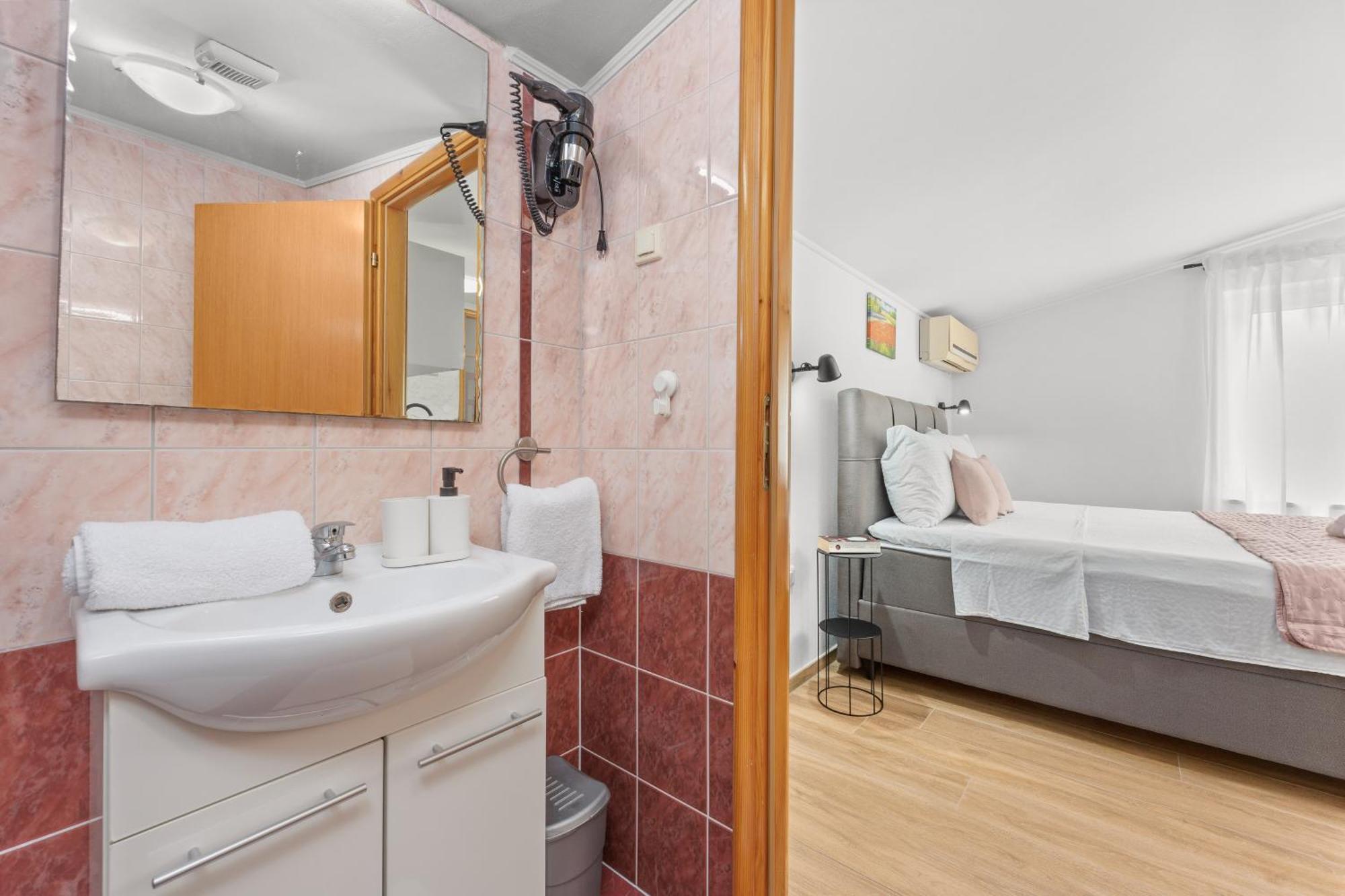 Apartments Gajic Fazana Bagian luar foto